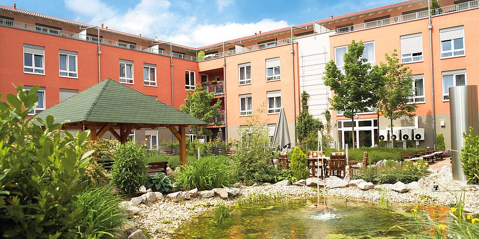 Gaggenau liegt in Baden-Württemberg und gehört zur Region Rastatt. Die Region Stuttgart, mit Esslingen am Neckar, Böblingen, Leonberg und Nürtingen, bietet viele schöne landschaftliche und kulturelle Sehenswürdigkeiten und Aktivitäten.